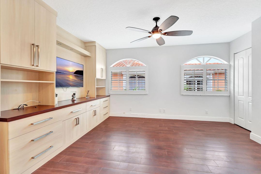 For Sale: $895,000 (3 beds, 2 baths, 2072 Square Feet)