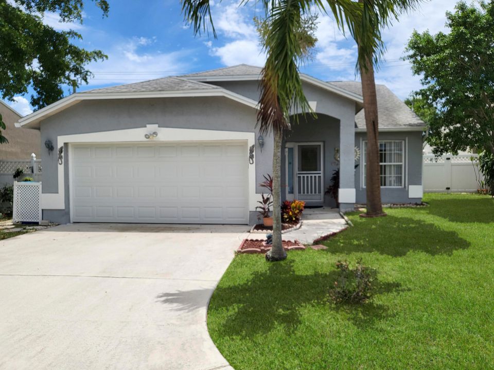 For Sale: $449,000 (3 beds, 2 baths, 1394 Square Feet)