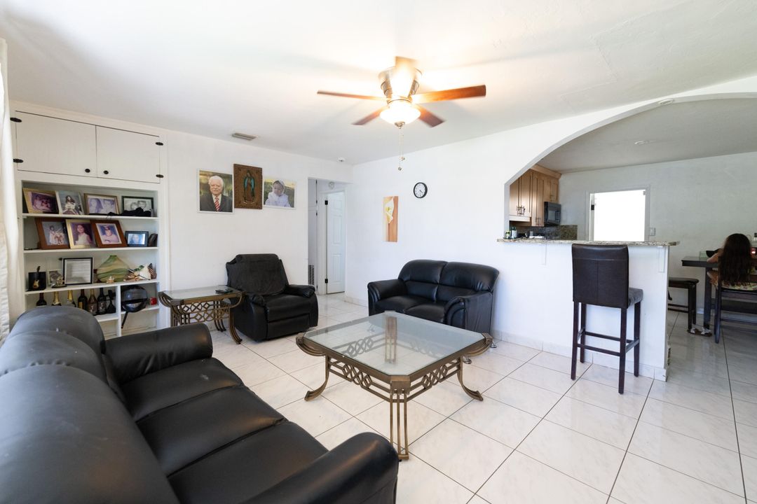 Active With Contract: $375,000 (3 beds, 1 baths, 936 Square Feet)