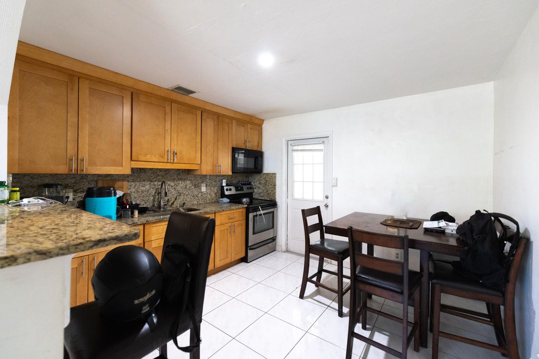 Active With Contract: $375,000 (3 beds, 1 baths, 936 Square Feet)