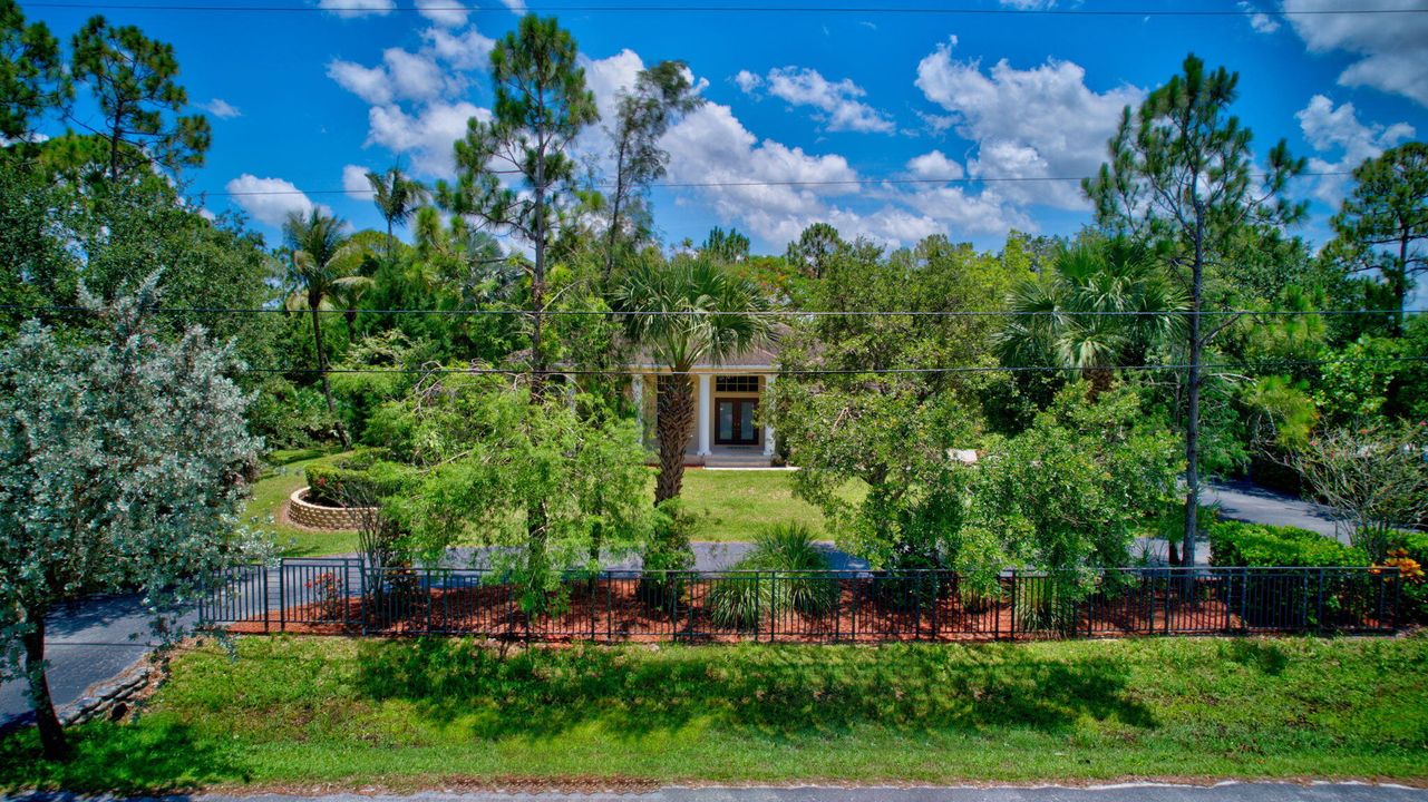 For Sale: $750,000 (4 beds, 2 baths, 2473 Square Feet)