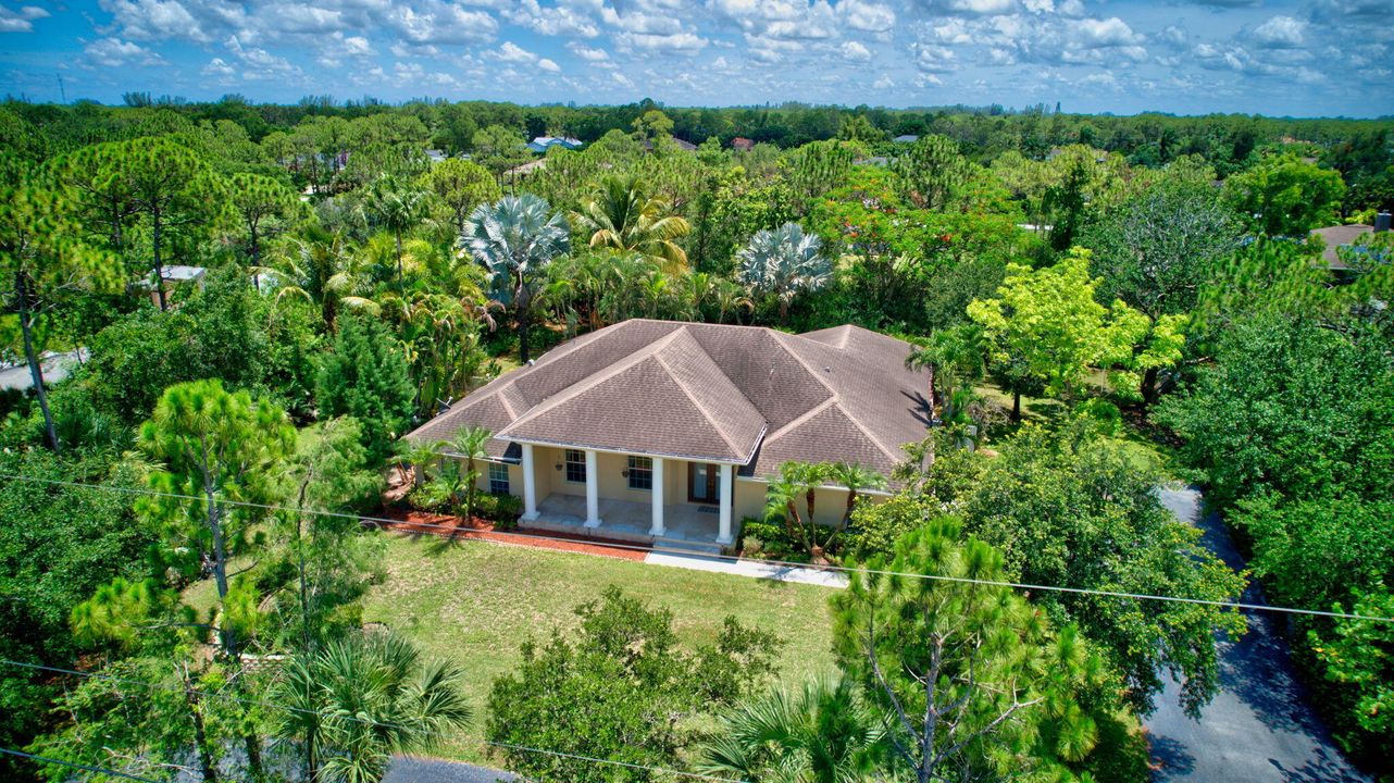 For Sale: $750,000 (4 beds, 2 baths, 2473 Square Feet)