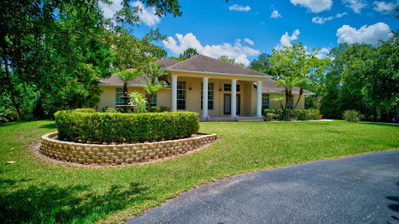 For Sale: $750,000 (4 beds, 2 baths, 2473 Square Feet)