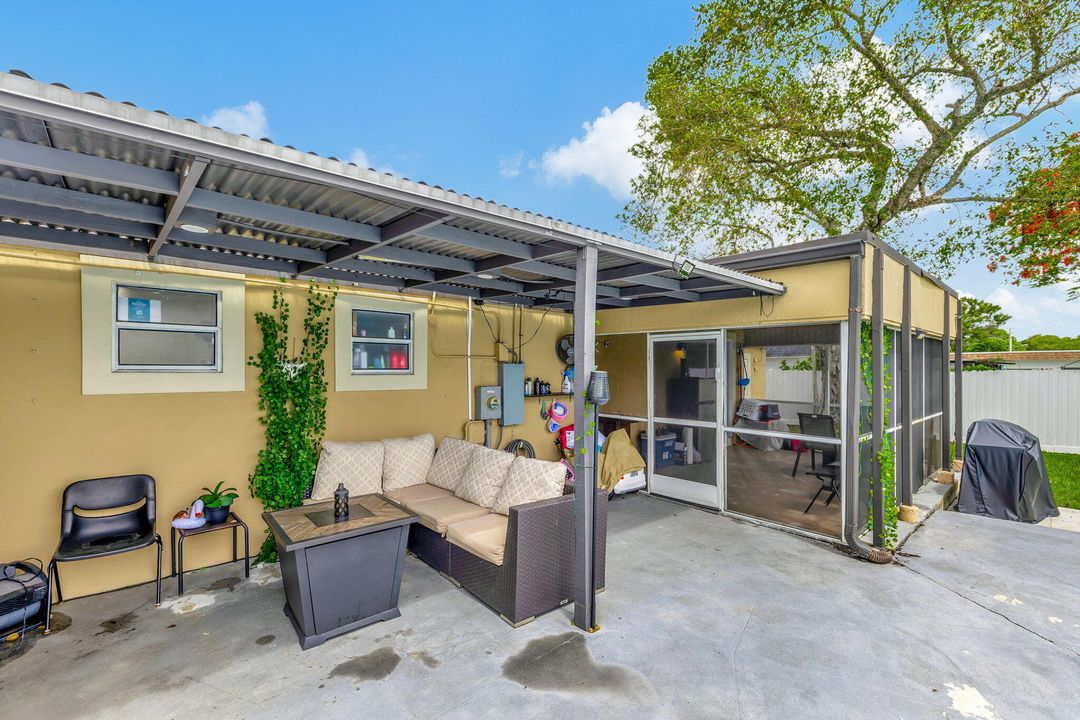 For Sale: $549,900 (4 beds, 2 baths, 1539 Square Feet)