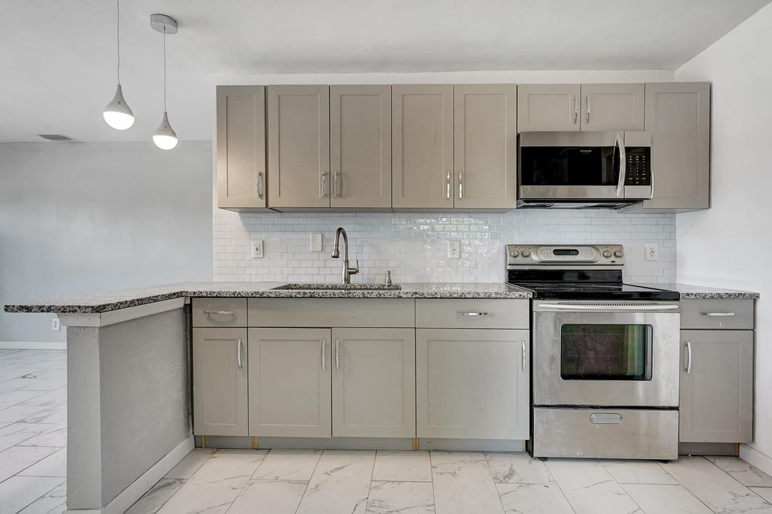 For Sale: $449,000 (3 beds, 1 baths, 1117 Square Feet)