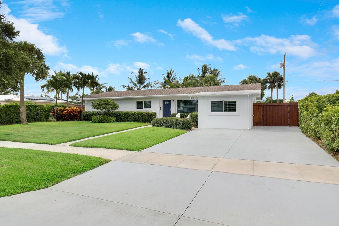 Active With Contract: $799,900 (3 beds, 2 baths, 1820 Square Feet)