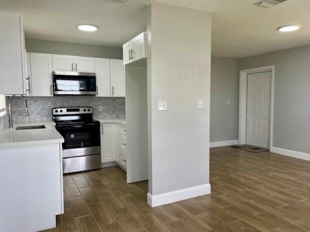 For Sale: $279,000 (2 beds, 1 baths, 988 Square Feet)