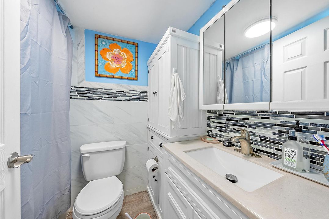 For Sale: $400,000 (2 beds, 1 baths, 730 Square Feet)