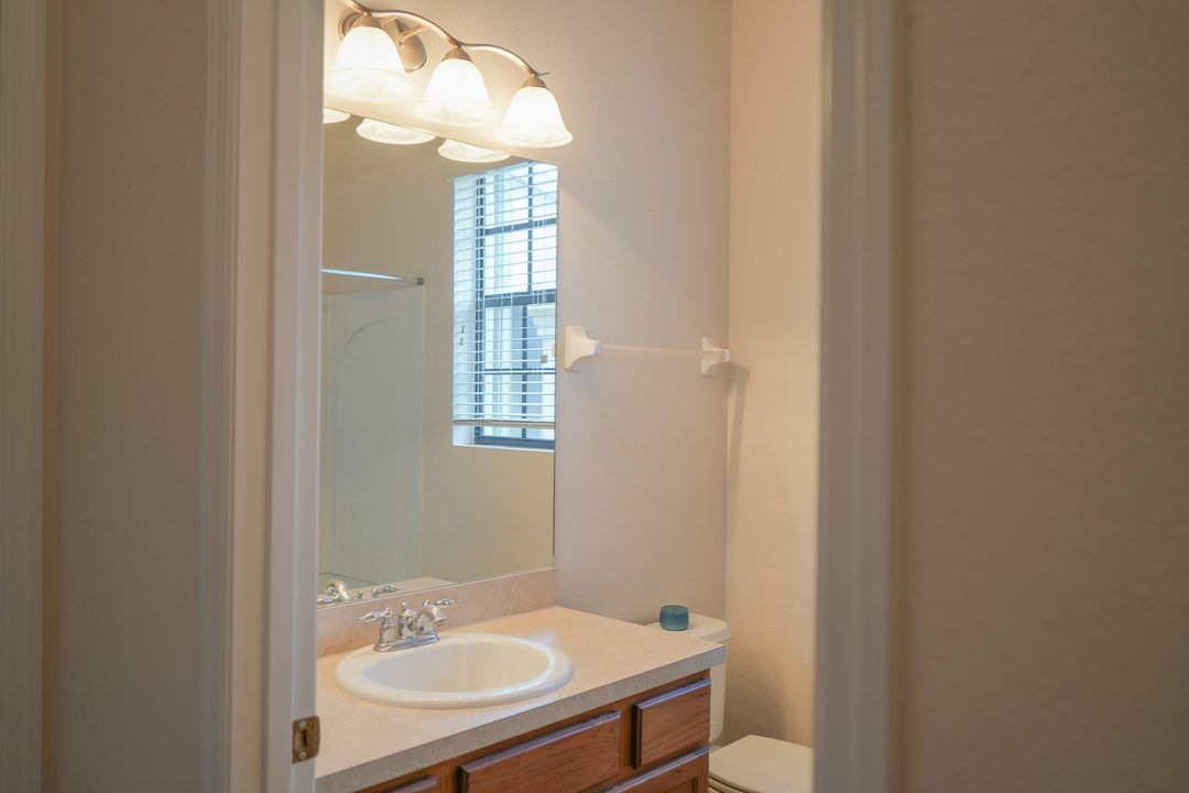 For Sale: $300,000 (2 beds, 2 baths, 1298 Square Feet)