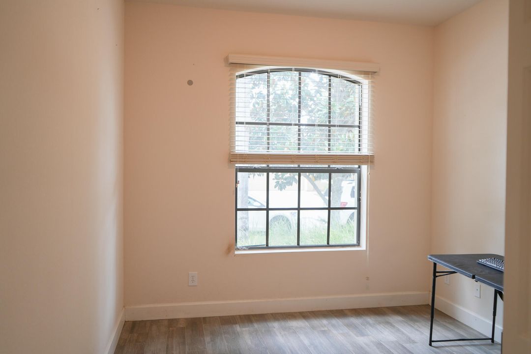 For Sale: $300,000 (2 beds, 2 baths, 1298 Square Feet)