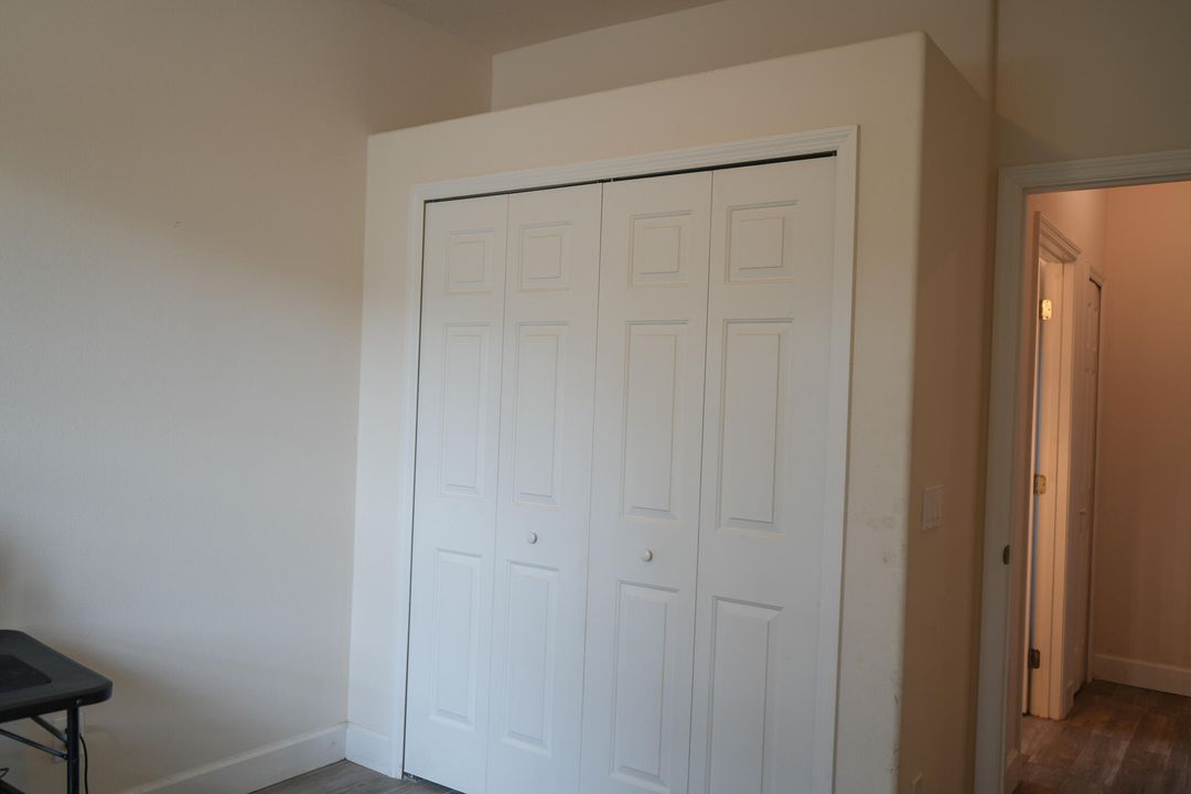 For Sale: $300,000 (2 beds, 2 baths, 1298 Square Feet)