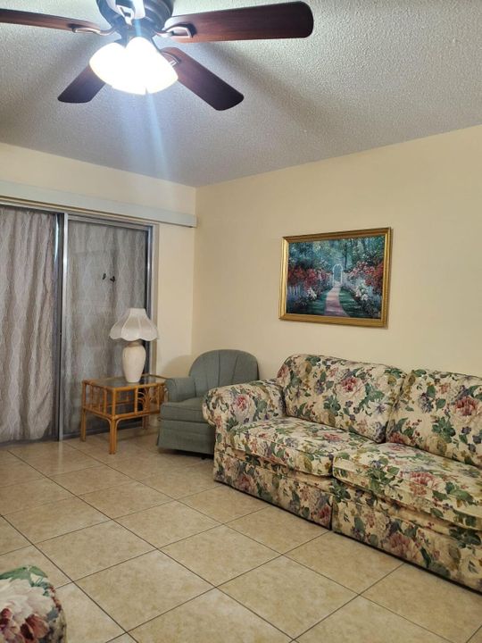 For Sale: $160,000 (1 beds, 1 baths, 900 Square Feet)