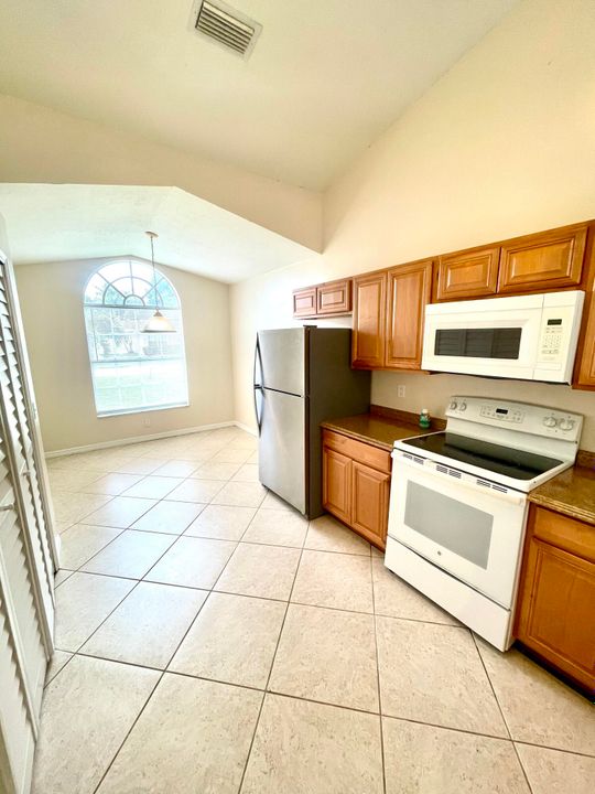 For Rent: $2,600 (3 beds, 2 baths, 1442 Square Feet)