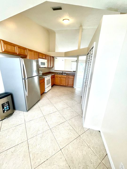 For Rent: $2,600 (3 beds, 2 baths, 1442 Square Feet)