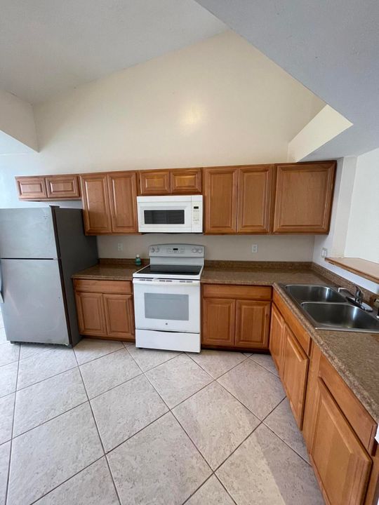 For Rent: $2,600 (3 beds, 2 baths, 1442 Square Feet)