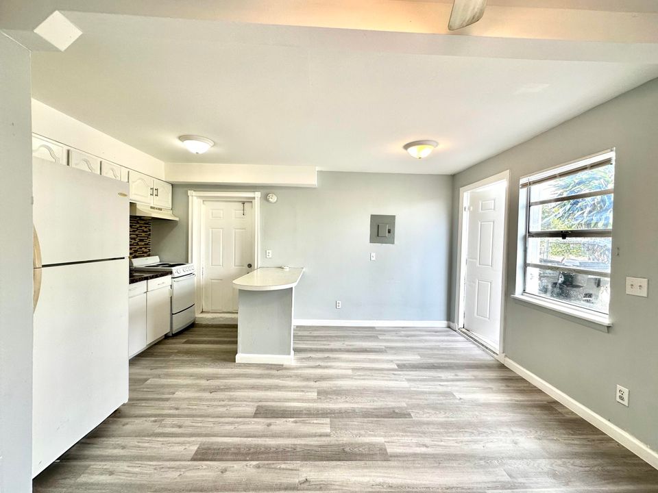 For Rent: $1,645 (1 beds, 1 baths, 780 Square Feet)