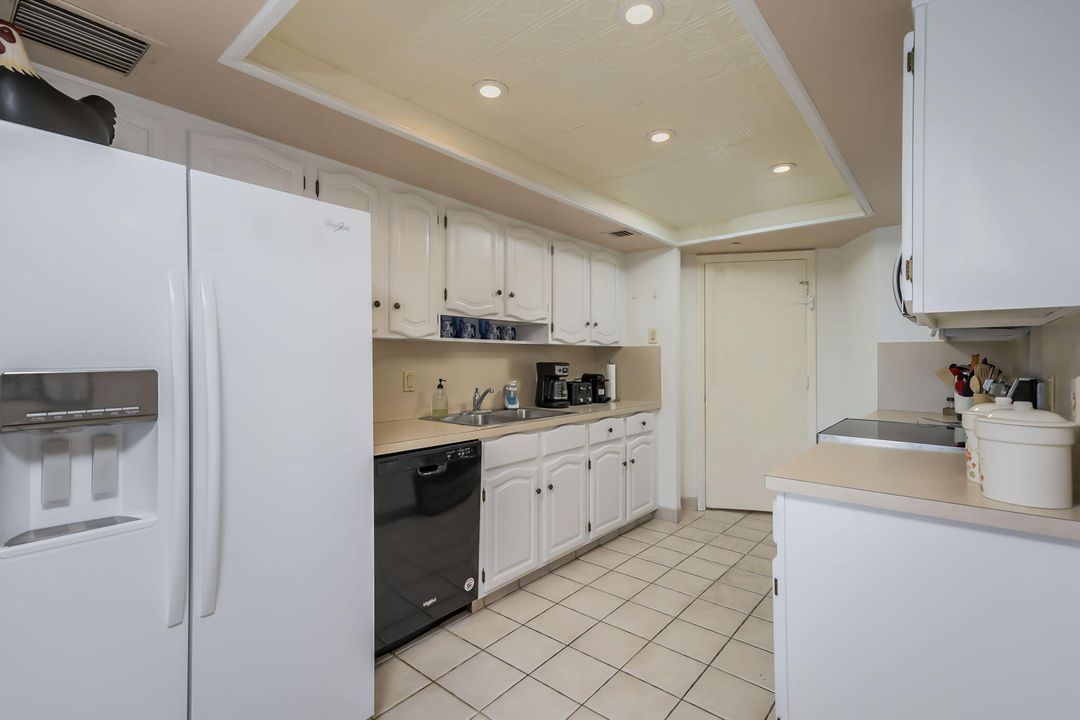 For Rent: $6,000 (2 beds, 2 baths, 1915 Square Feet)