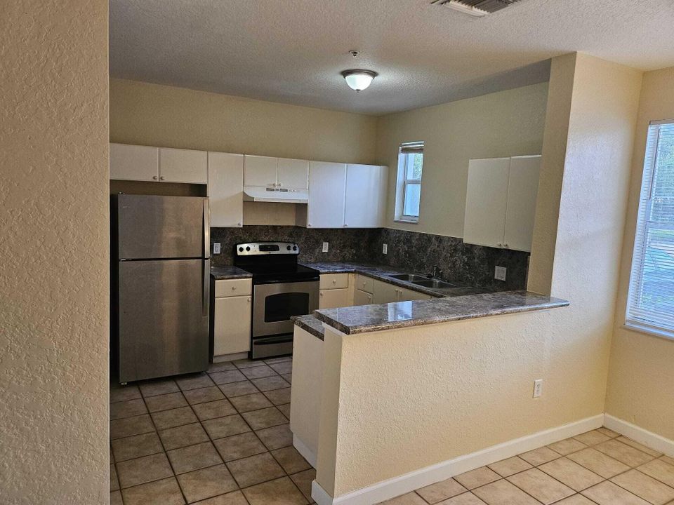 For Rent: $2,200 (3 beds, 2 baths, 1457 Square Feet)