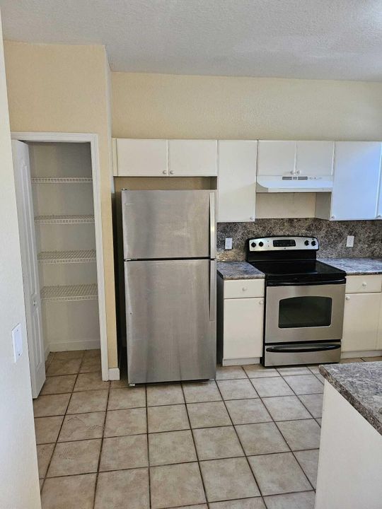 For Rent: $2,200 (3 beds, 2 baths, 1457 Square Feet)