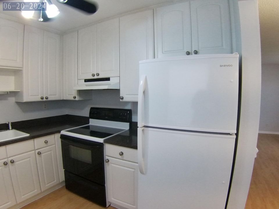 For Rent: $1,550 (2 beds, 2 baths, 902 Square Feet)