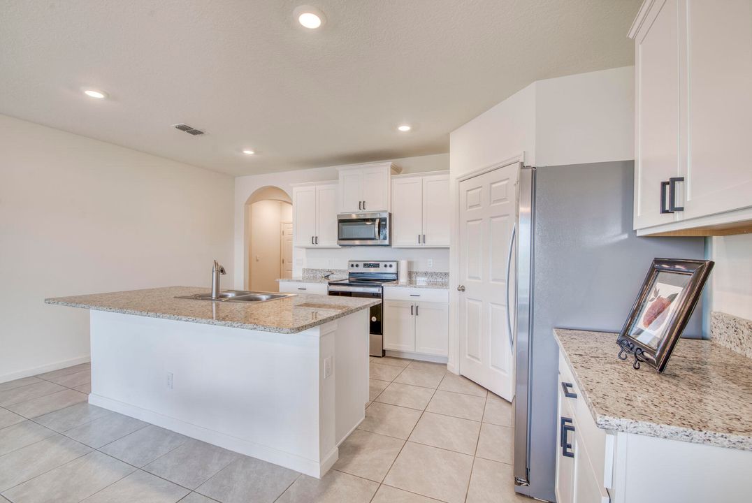 For Sale: $454,900 (4 beds, 2 baths, 1827 Square Feet)