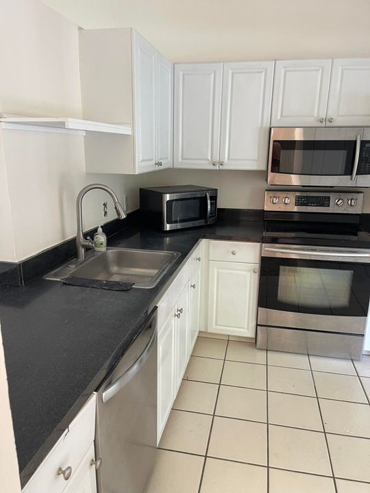 For Rent: $2,300 (2 beds, 2 baths, 1180 Square Feet)