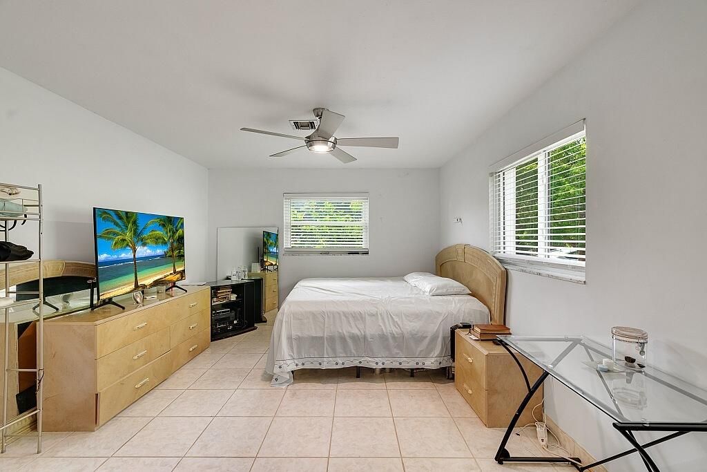 Active With Contract: $499,900 (3 beds, 2 baths, 1633 Square Feet)