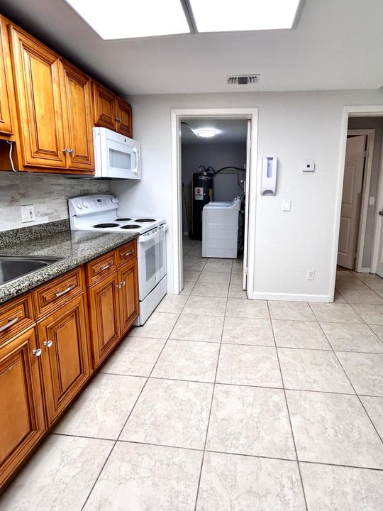 For Sale: $175,000 (1 beds, 1 baths, 550 Square Feet)