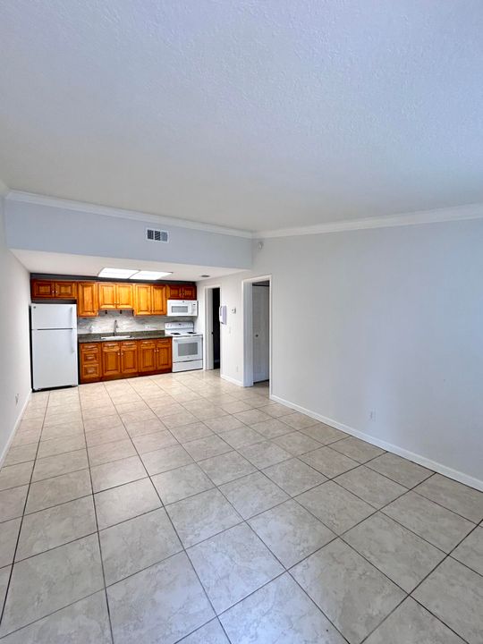 For Sale: $175,000 (1 beds, 1 baths, 550 Square Feet)