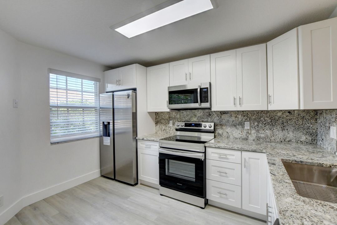 For Rent: $3,100 (2 beds, 2 baths, 1126 Square Feet)