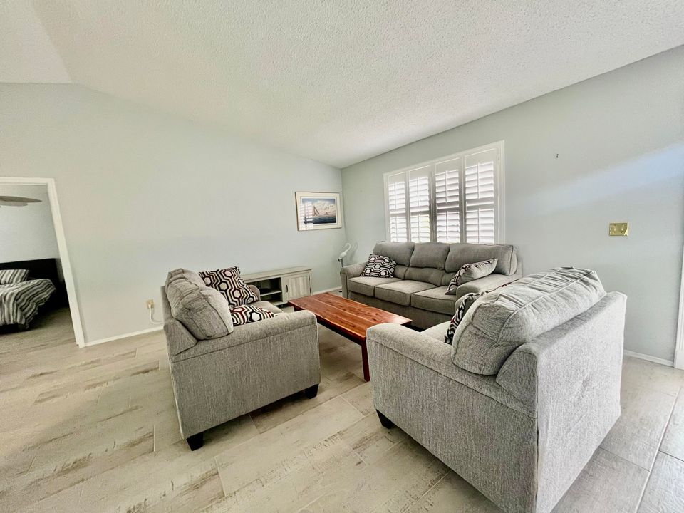 Active With Contract: $2,500 (3 beds, 2 baths, 1478 Square Feet)