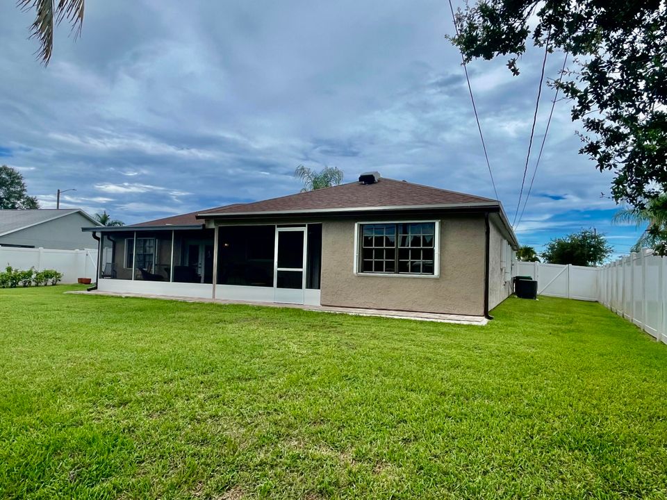 Active With Contract: $2,500 (3 beds, 2 baths, 1478 Square Feet)