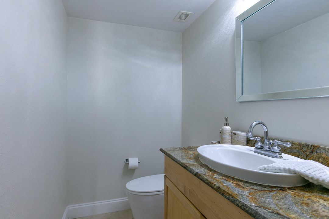 For Sale: $359,000 (1 beds, 1 baths, 940 Square Feet)