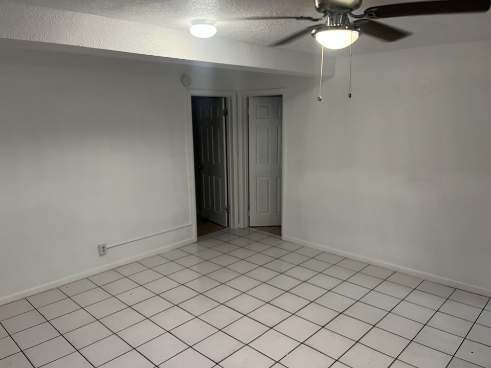 For Rent: $1,650 (2 beds, 1 baths, 720 Square Feet)