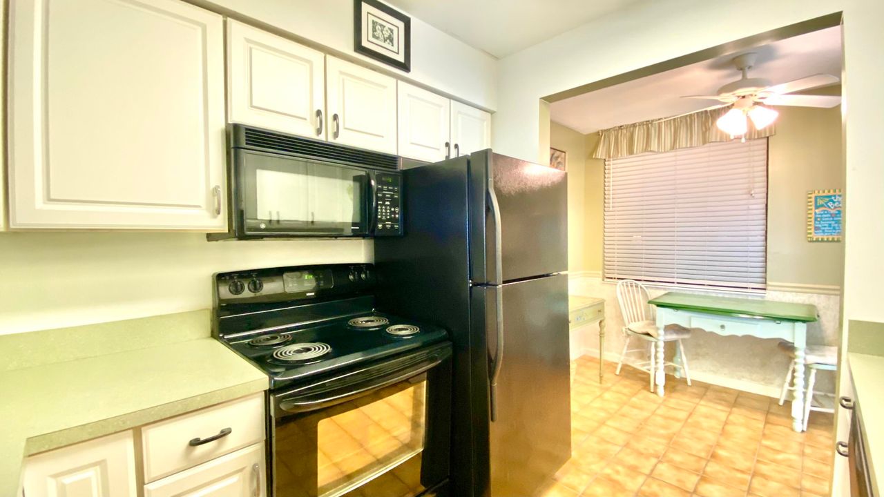 For Sale: $375,000 (2 beds, 2 baths, 1251 Square Feet)