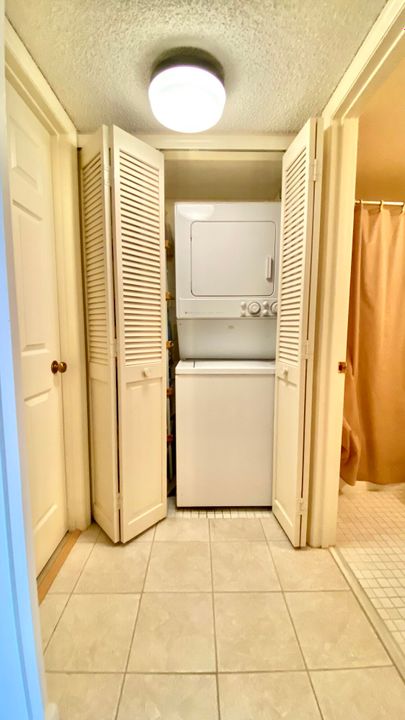 For Sale: $375,000 (2 beds, 2 baths, 1251 Square Feet)