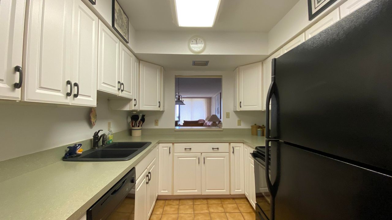 For Sale: $375,000 (2 beds, 2 baths, 1251 Square Feet)