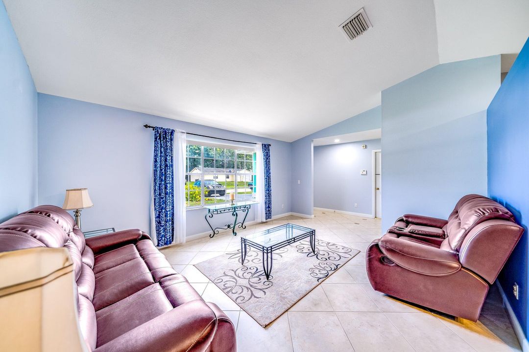 For Sale: $369,900 (3 beds, 2 baths, 1352 Square Feet)