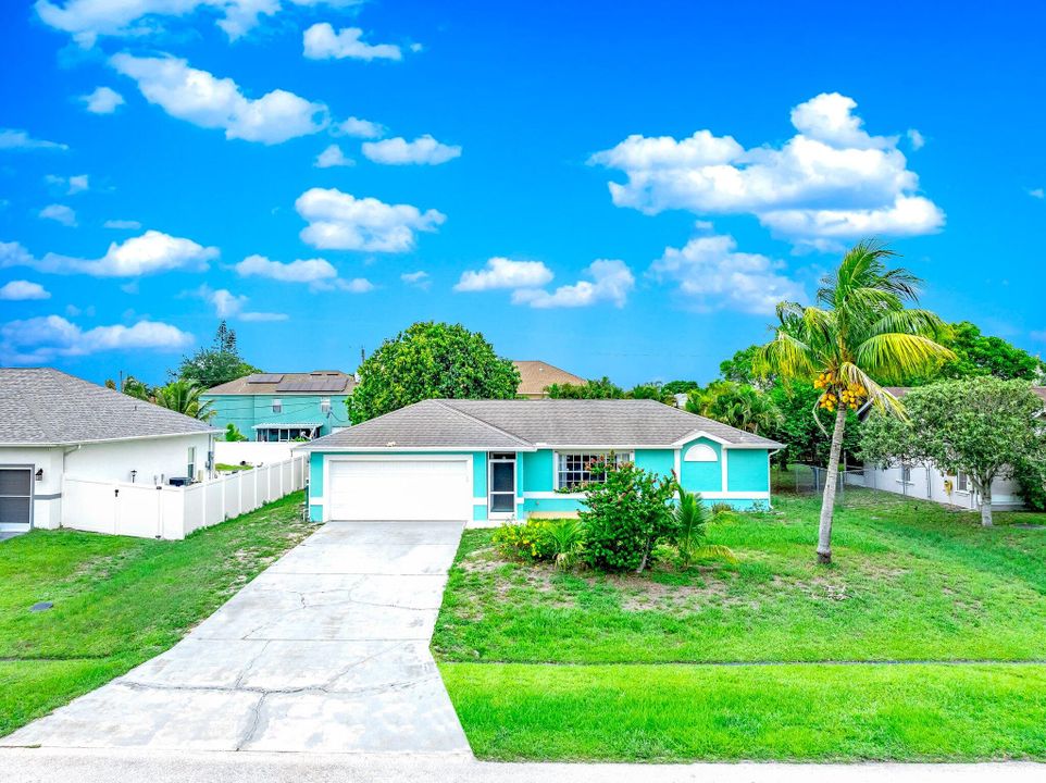 For Sale: $369,900 (3 beds, 2 baths, 1352 Square Feet)