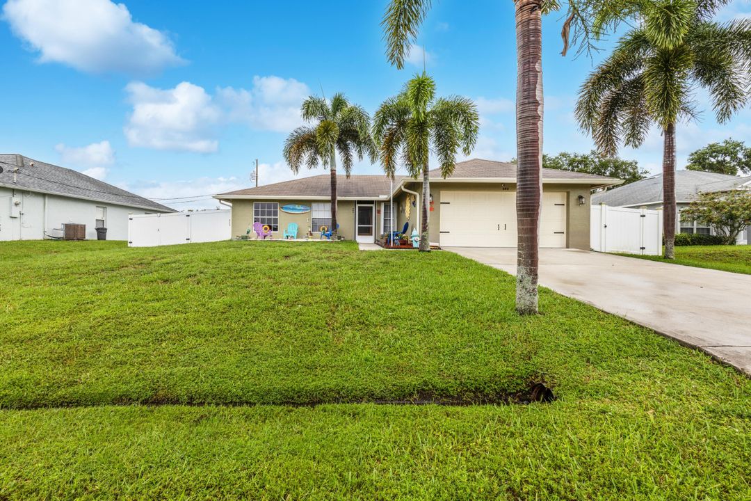 For Sale: $459,900 (3 beds, 2 baths, 1527 Square Feet)