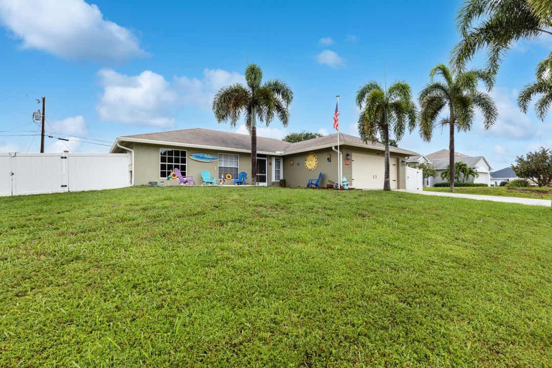 For Sale: $459,900 (3 beds, 2 baths, 1527 Square Feet)