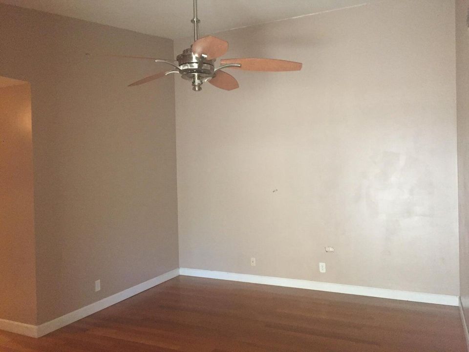 For Rent: $2,250 (2 beds, 2 baths, 951 Square Feet)