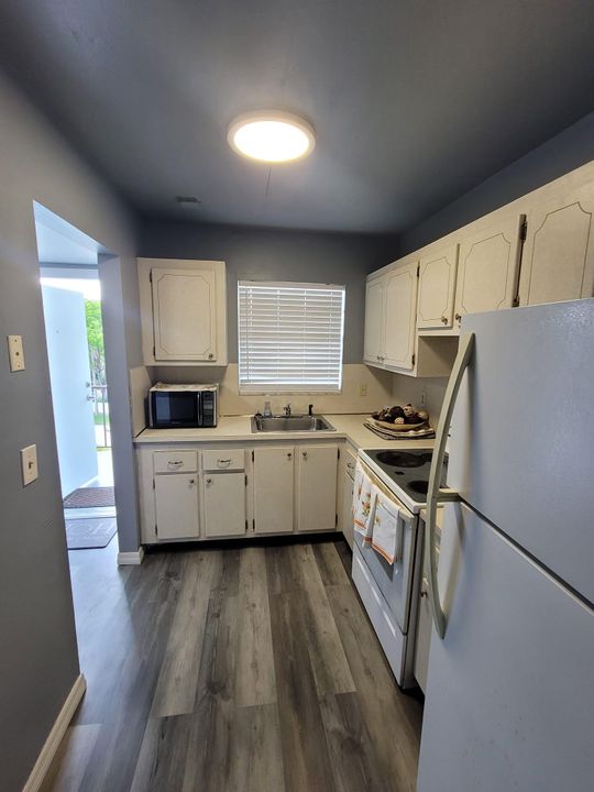 For Rent: $2,000 (2 beds, 2 baths, 835 Square Feet)