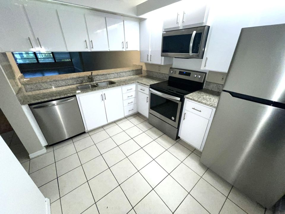 For Rent: $2,200 (2 beds, 2 baths, 1437 Square Feet)