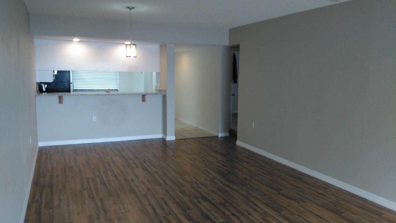 For Rent: $2,200 (2 beds, 2 baths, 1437 Square Feet)