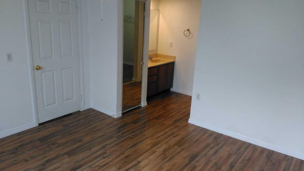 For Rent: $2,200 (2 beds, 2 baths, 1437 Square Feet)