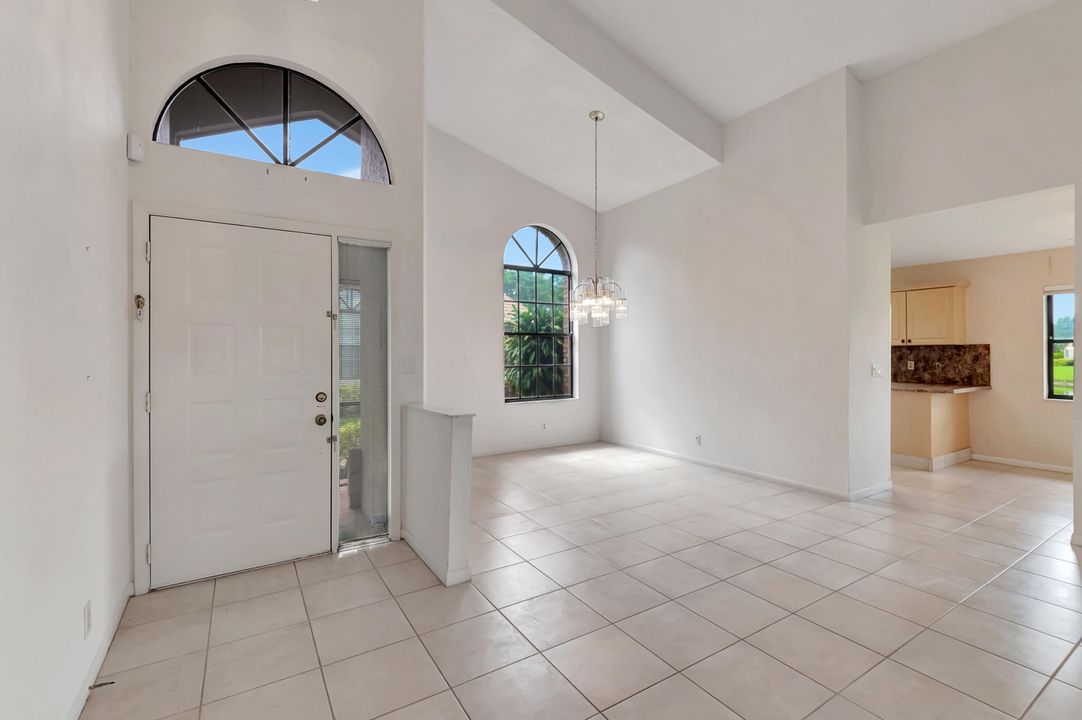 For Sale: $299,000 (3 beds, 2 baths, 1900 Square Feet)