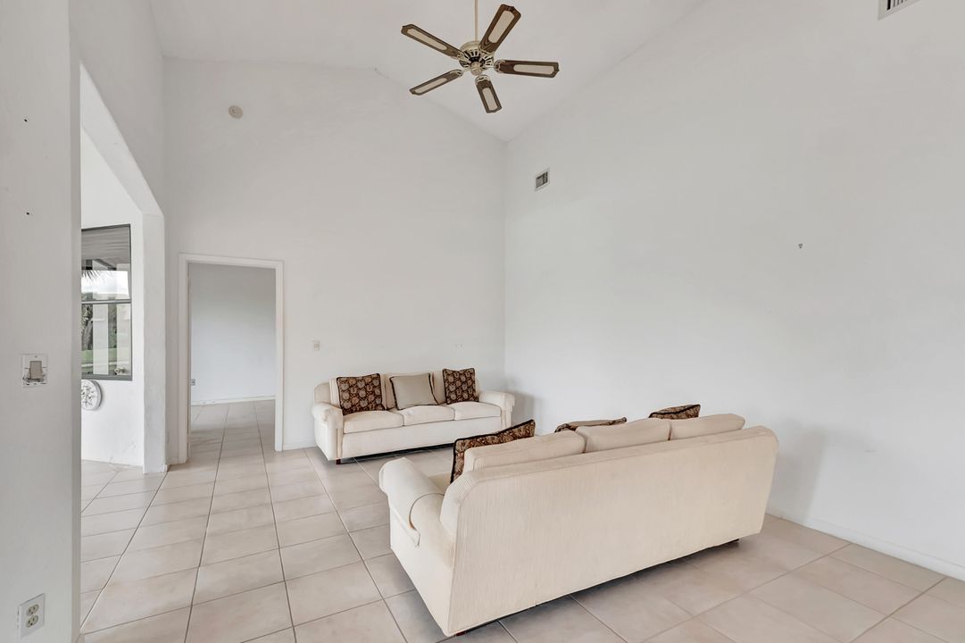 For Sale: $318,000 (3 beds, 2 baths, 1760 Square Feet)