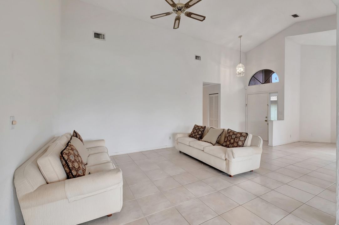 For Sale: $318,000 (3 beds, 2 baths, 1760 Square Feet)