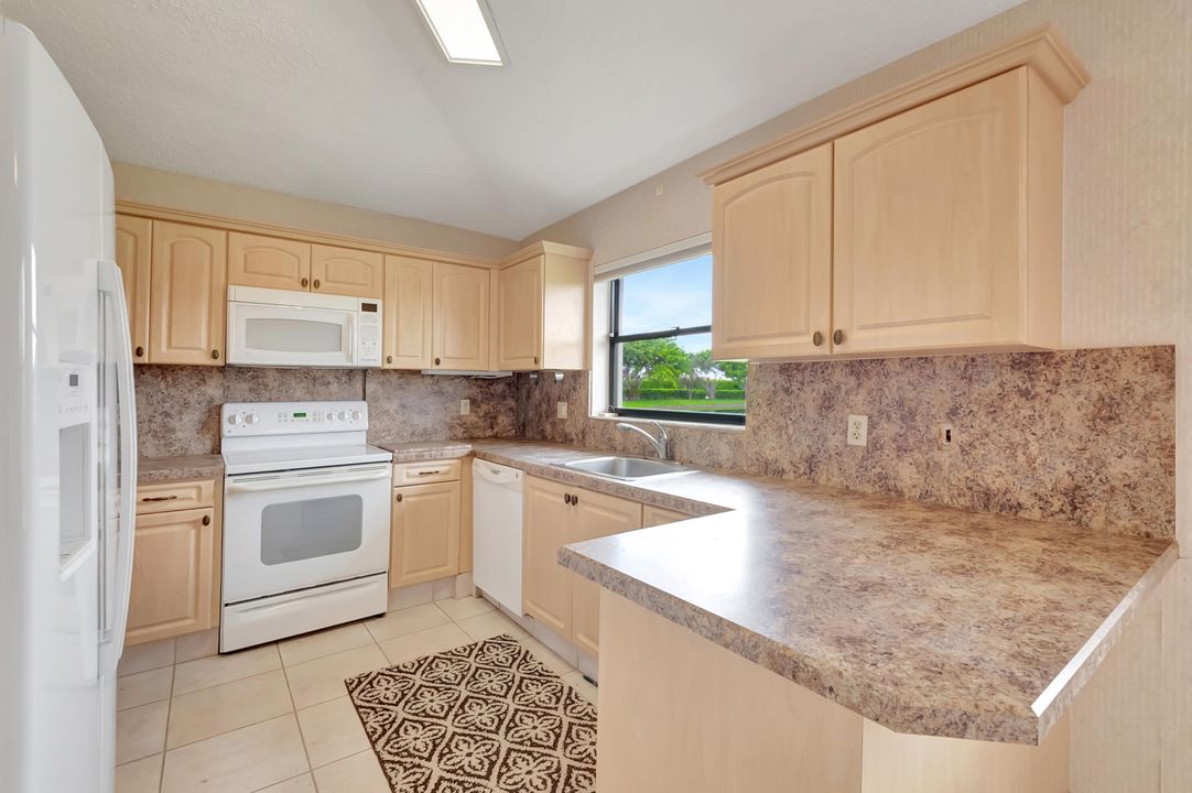 For Sale: $318,000 (3 beds, 2 baths, 1760 Square Feet)